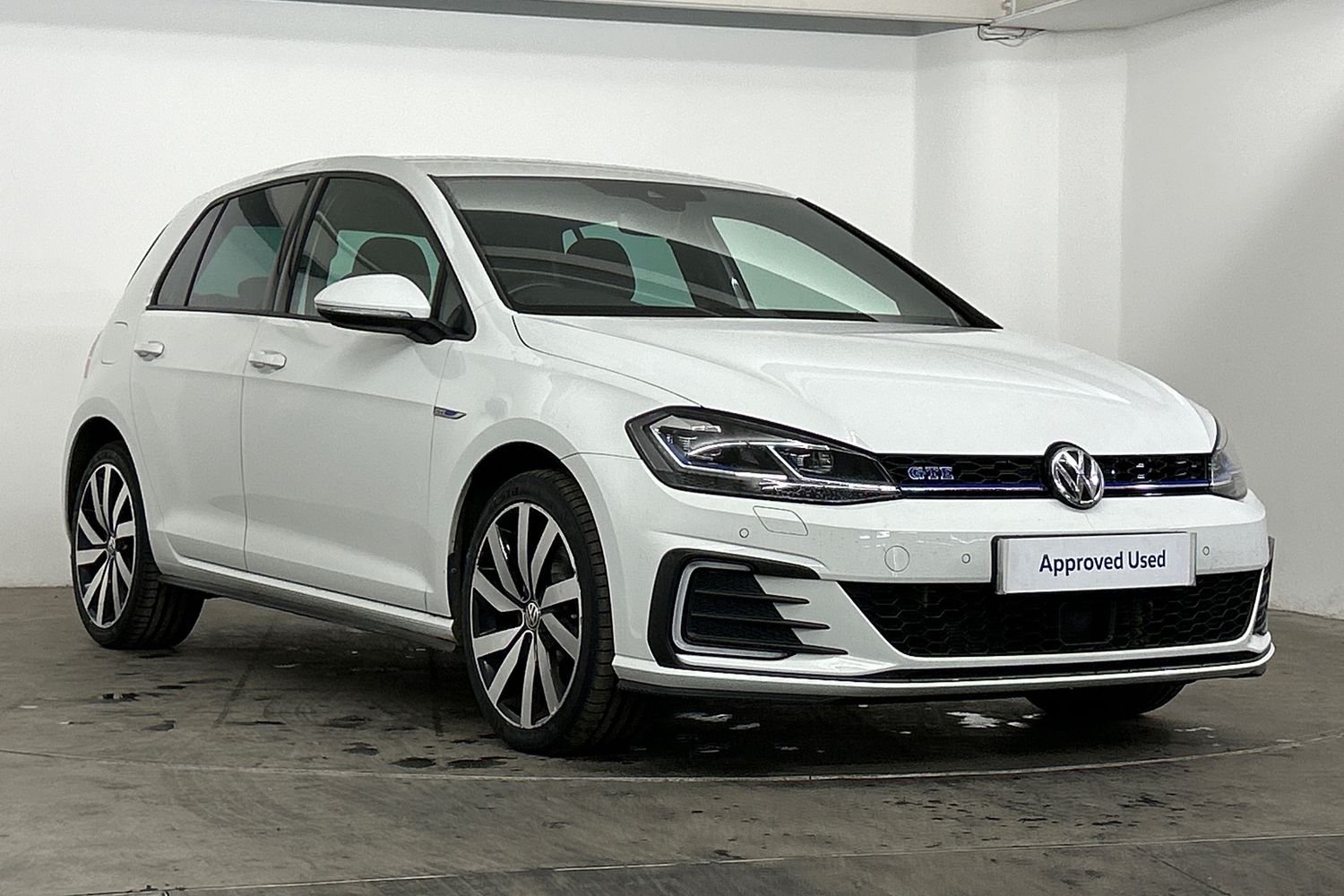 Main listing image - Volkswagen Golf GTE