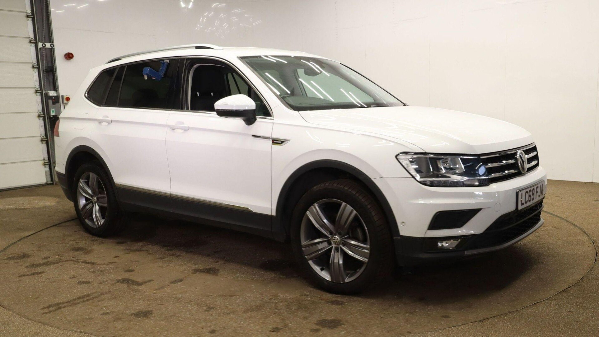 Main listing image - Volkswagen Tiguan Allspace