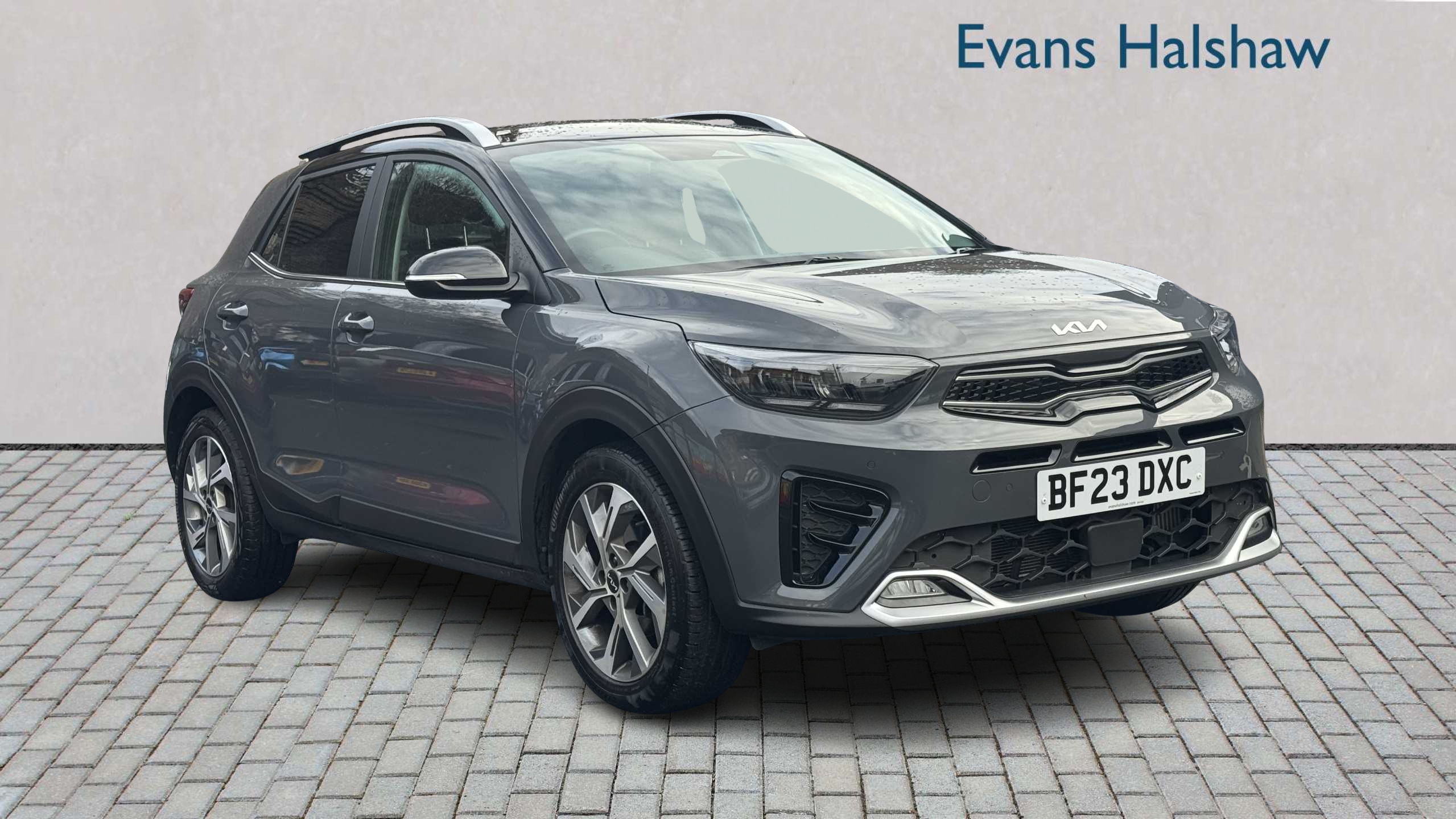 Main listing image - Kia Stonic