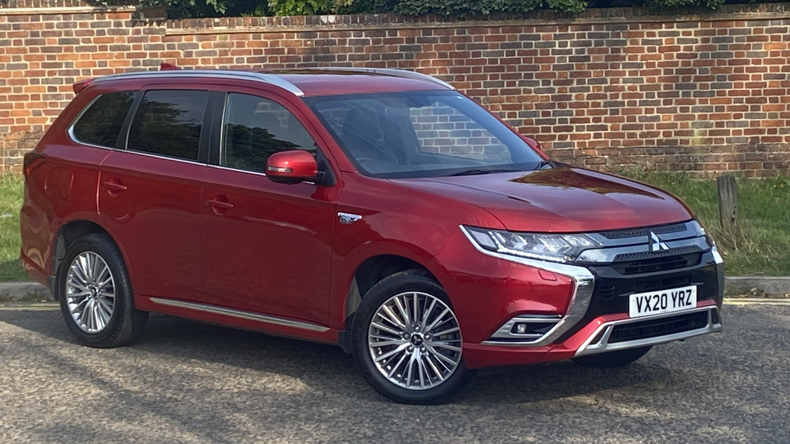 Main listing image - Mitsubishi Outlander