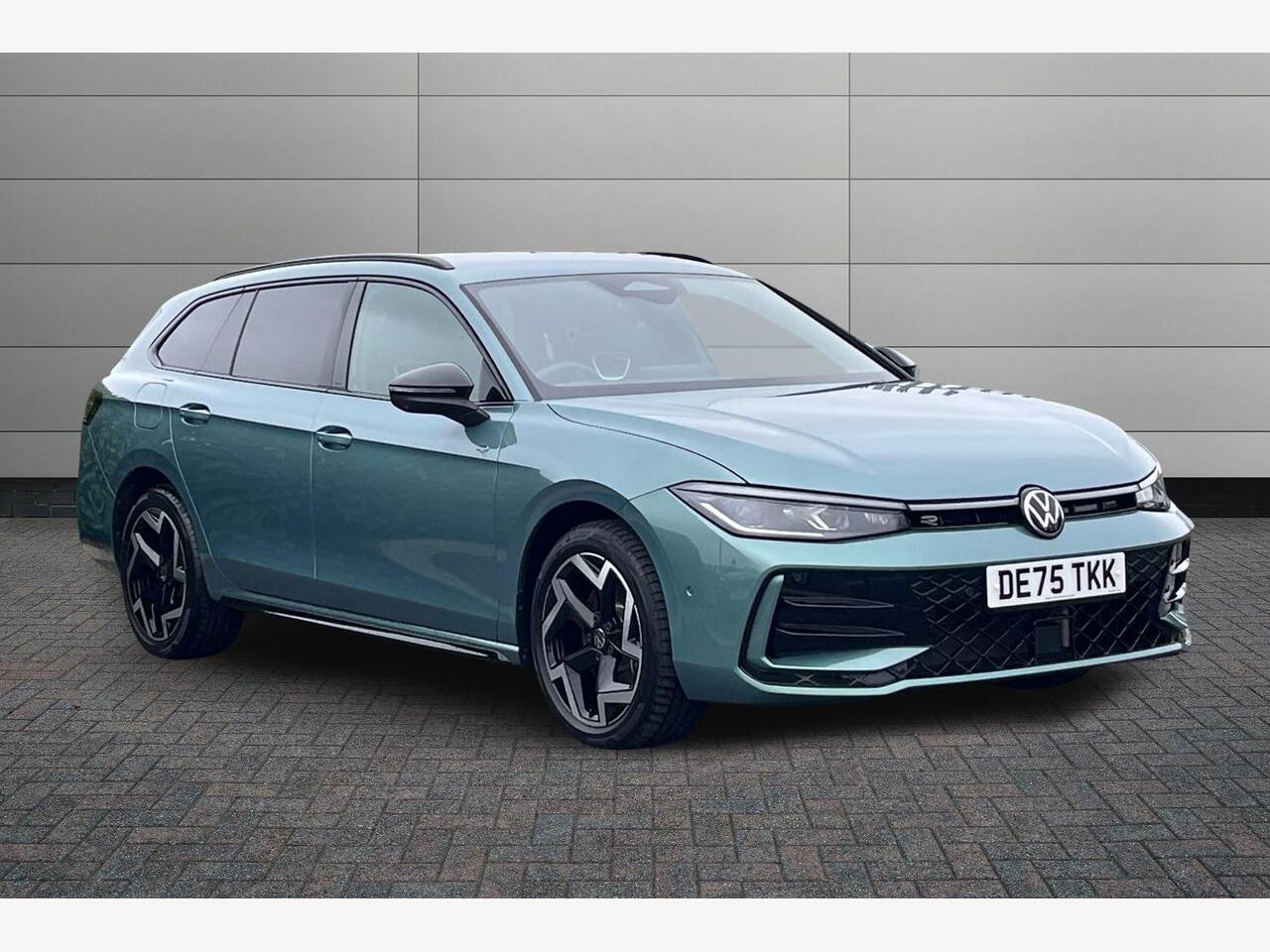 Main listing image - Volkswagen Passat