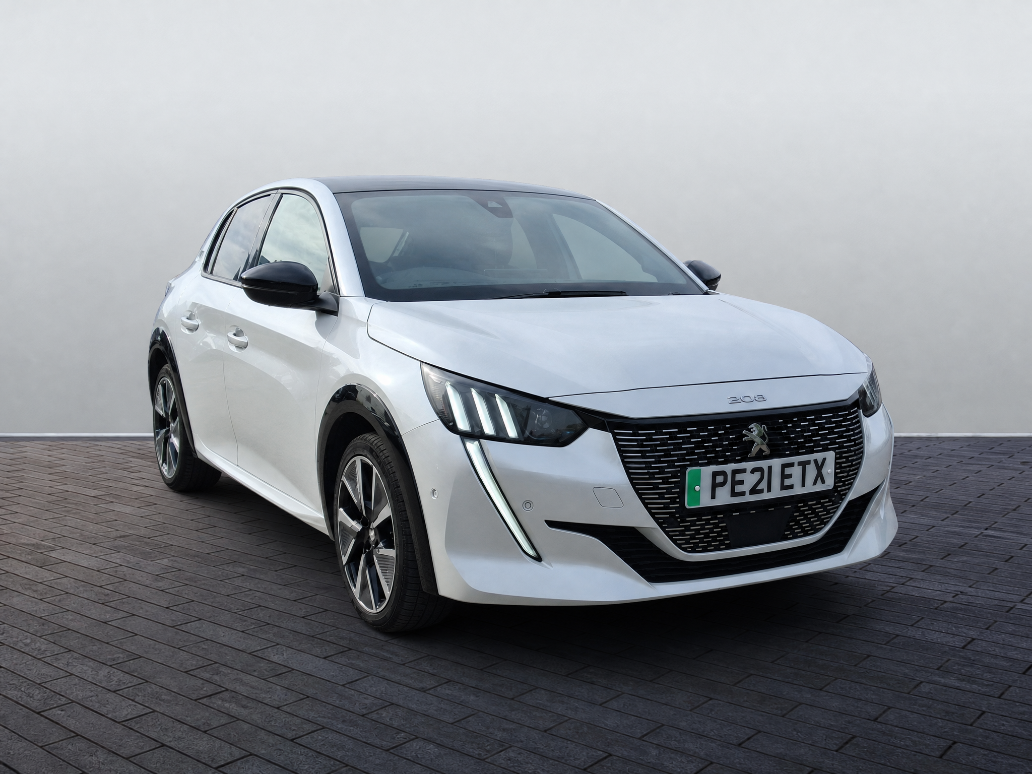 Main listing image - Peugeot 208