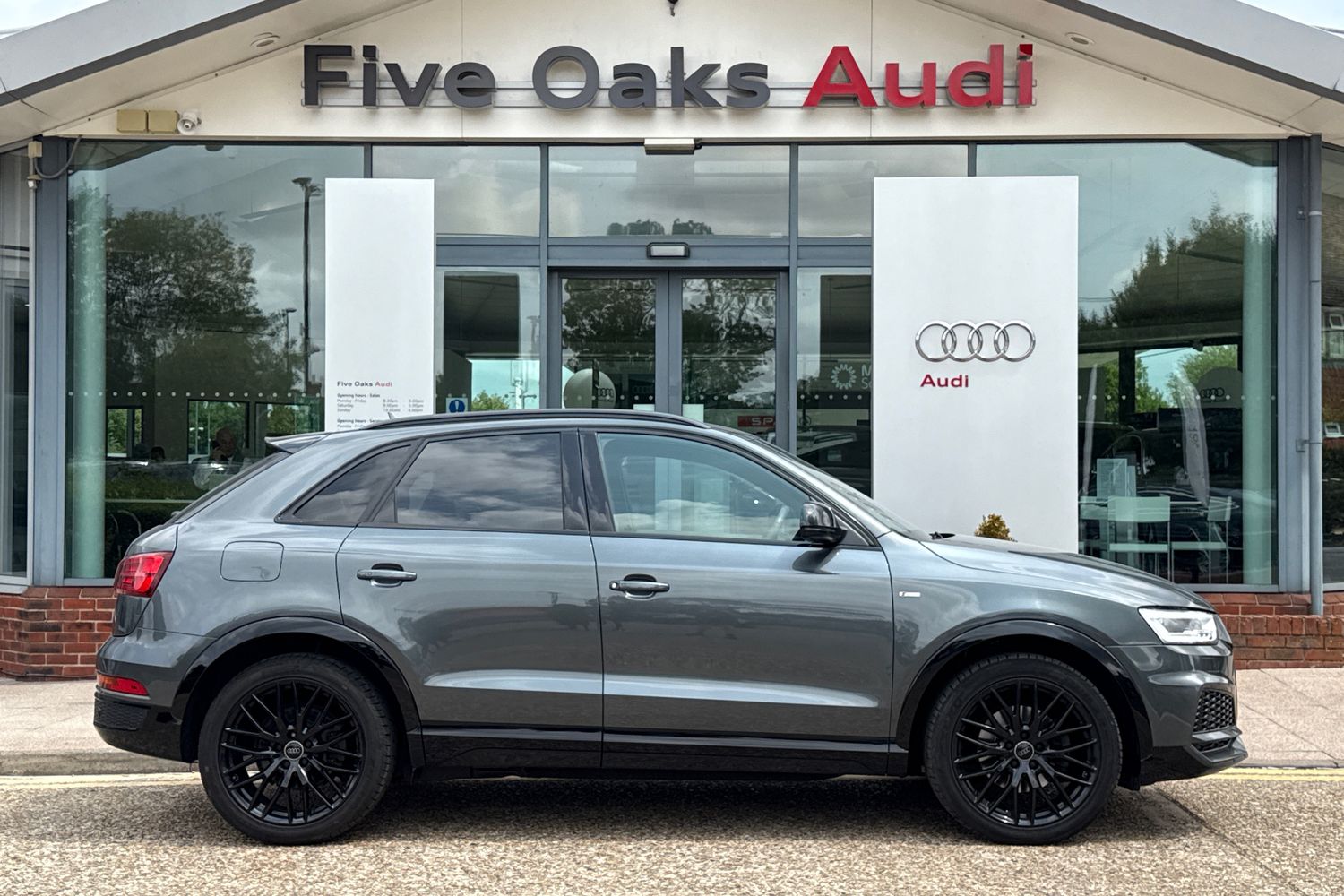 Main listing image - Audi Q3