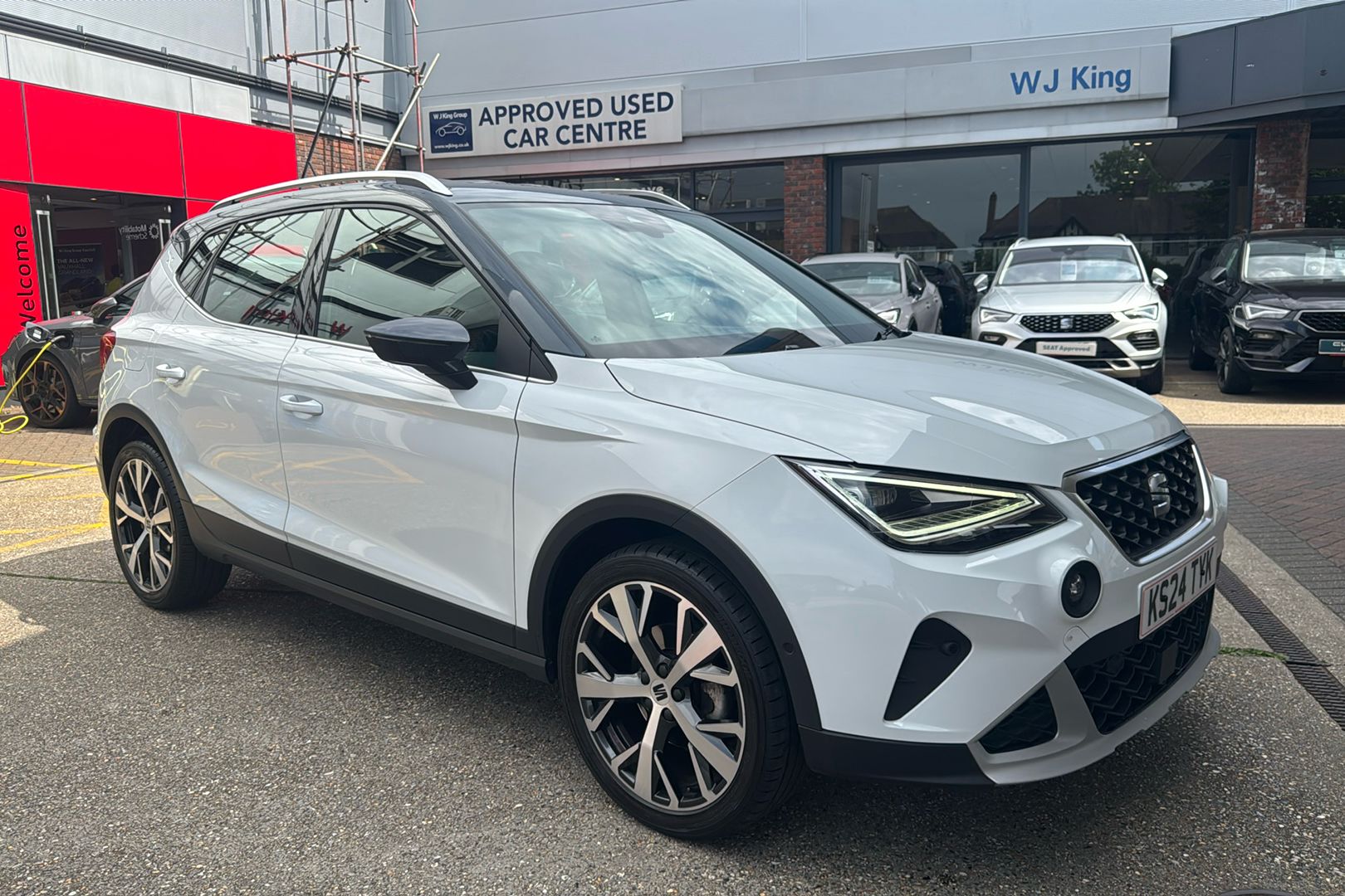 Main listing image - SEAT Arona