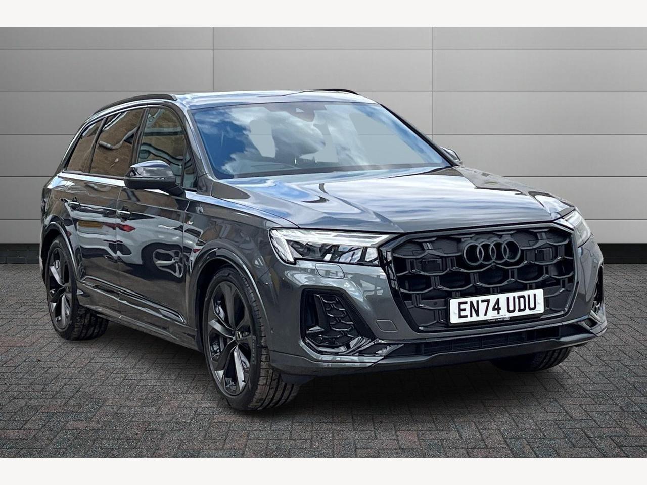 Main listing image - Audi Q7