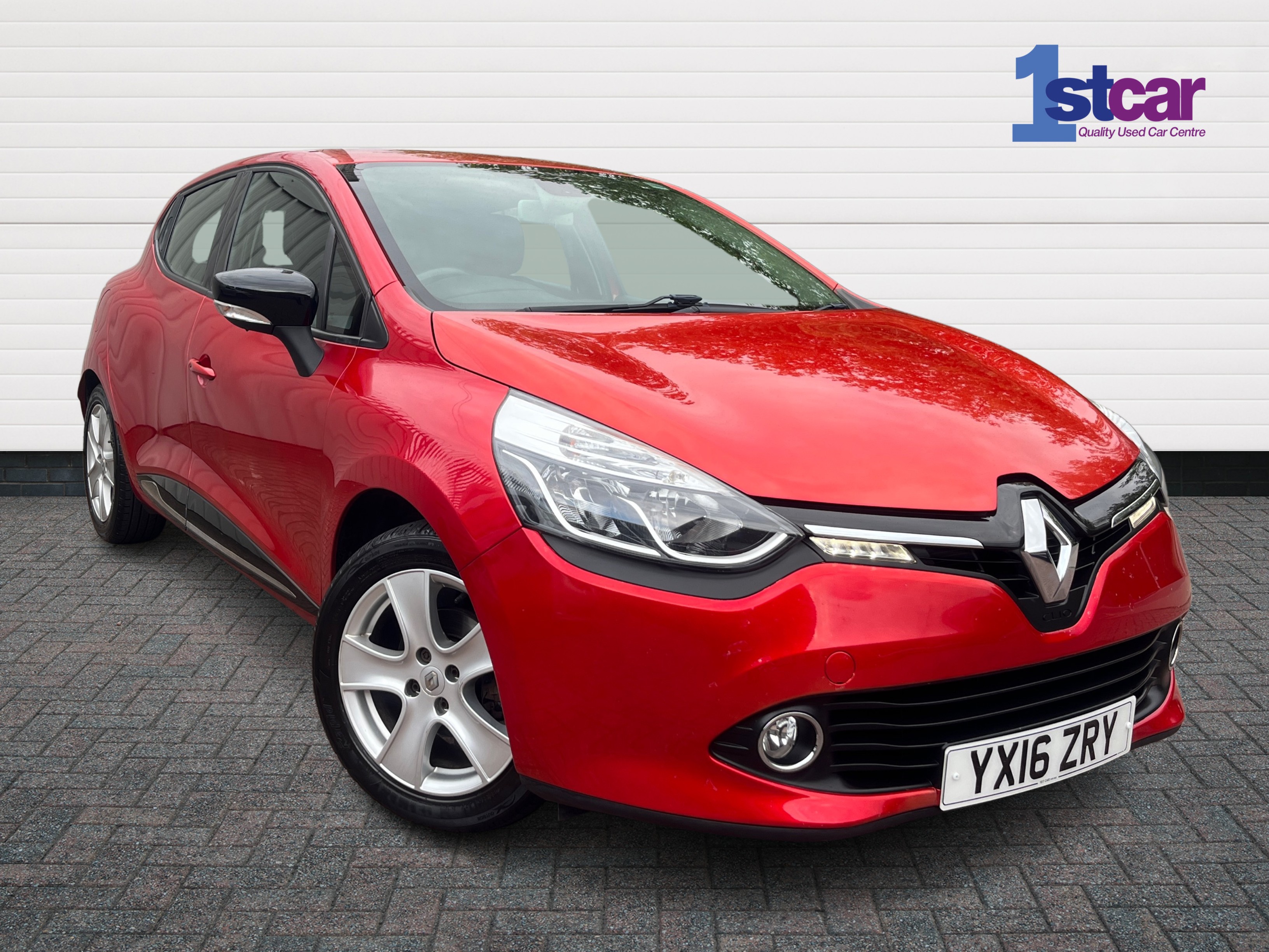 Main listing image - Renault Clio