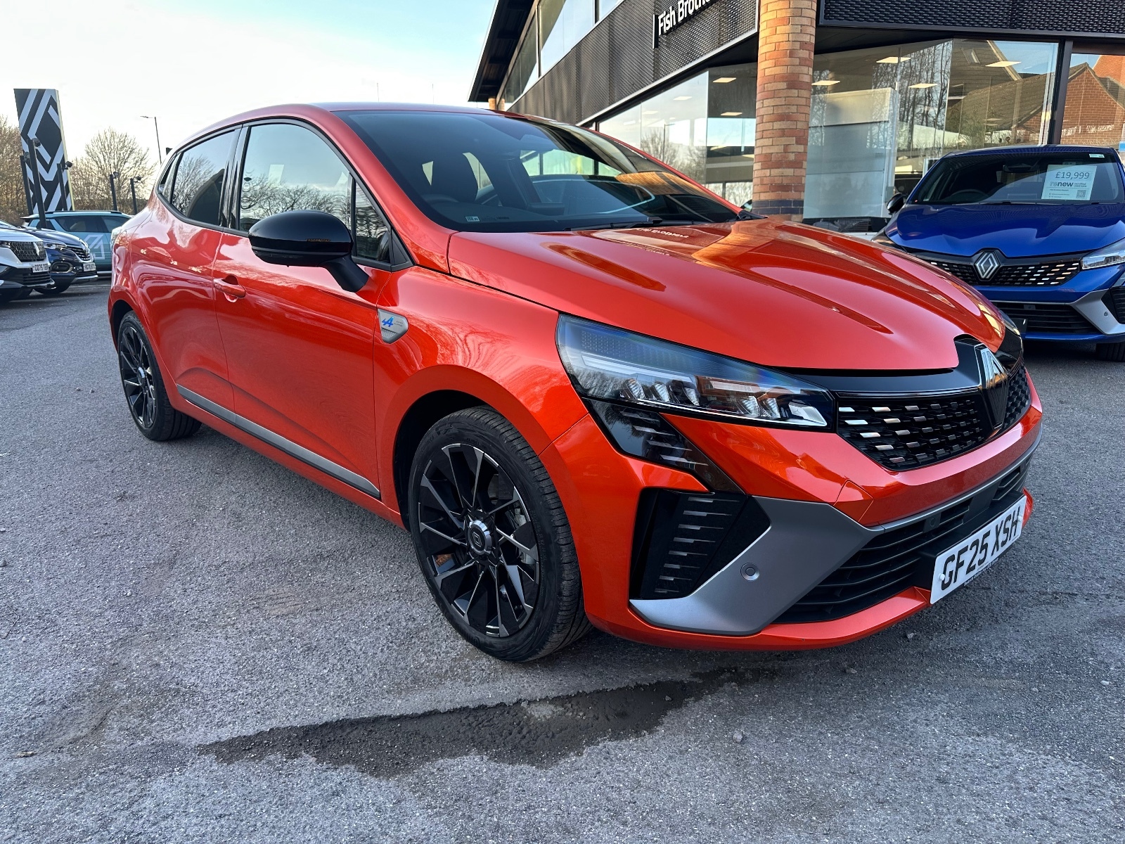 Main listing image - Renault Clio