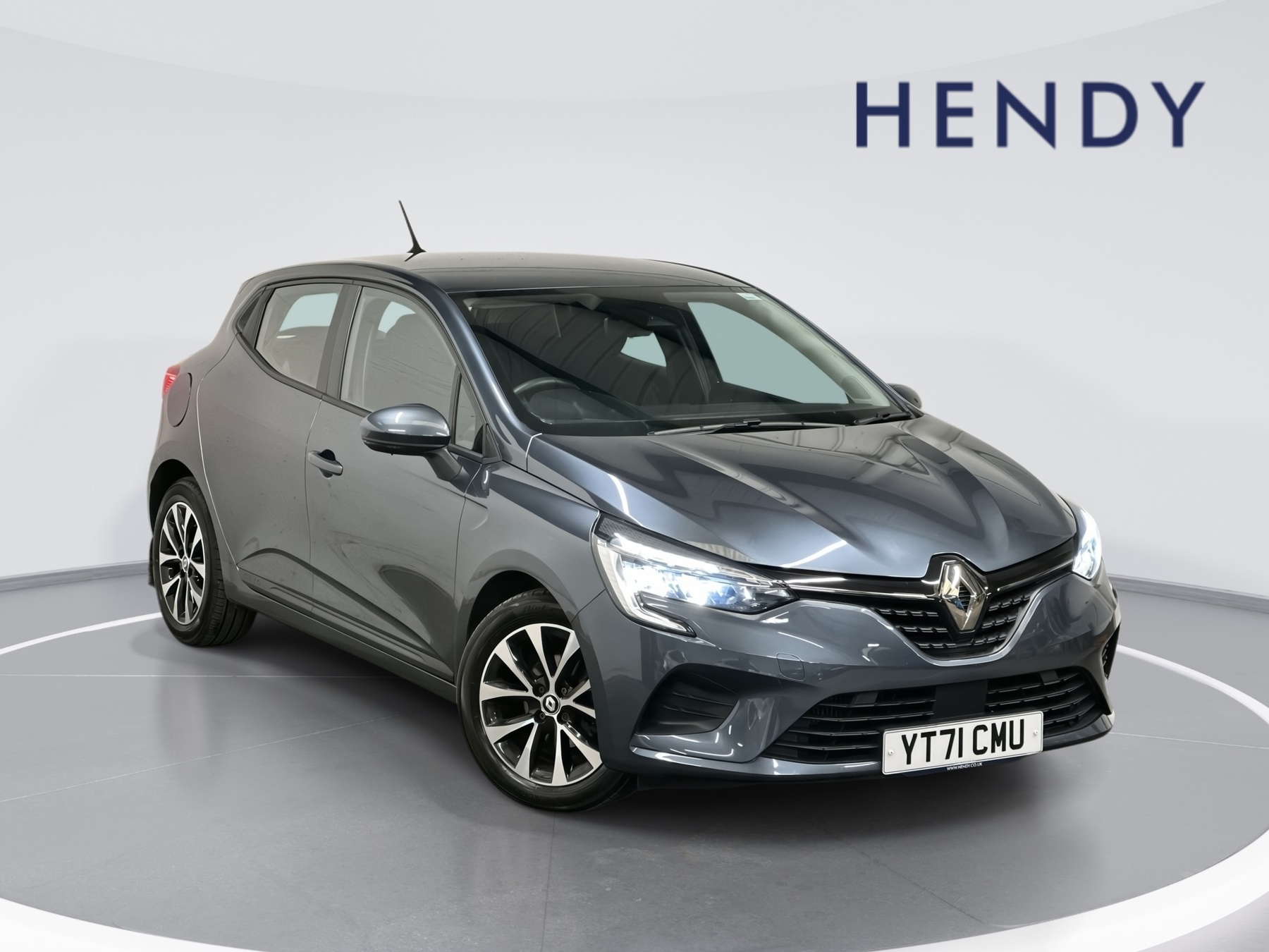 Main listing image - Renault Clio