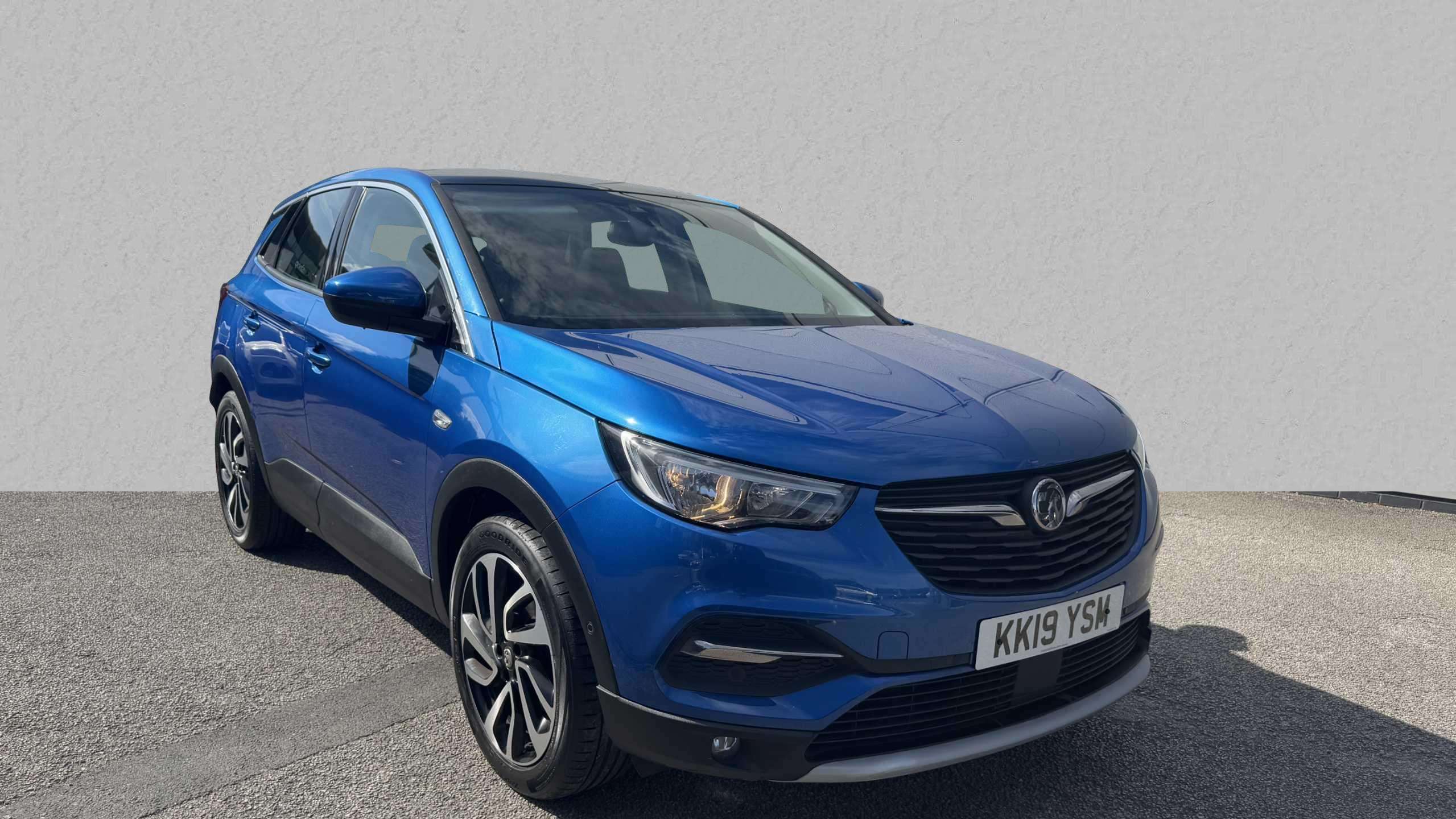 Main listing image - Vauxhall Grandland X