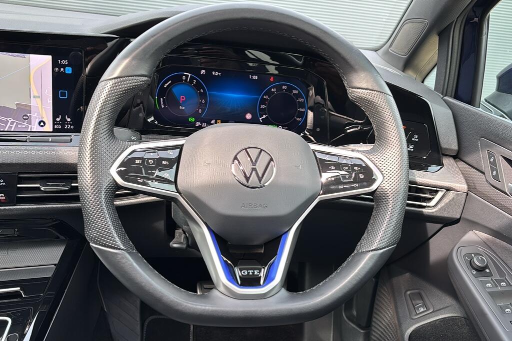 Main listing image - Volkswagen Golf GTE