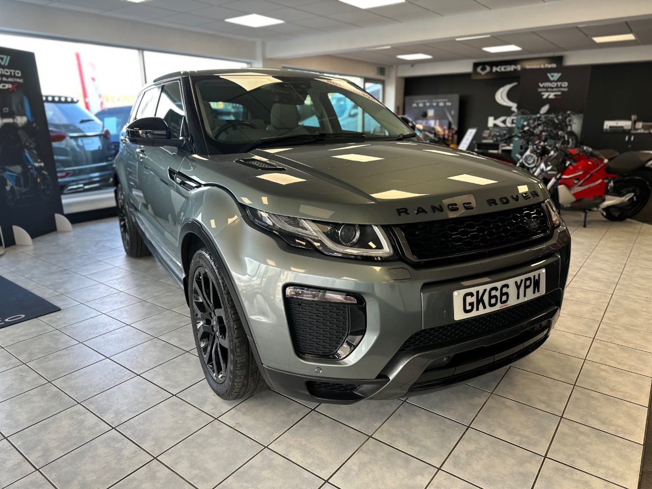 Main listing image - Land Rover Range Rover Evoque