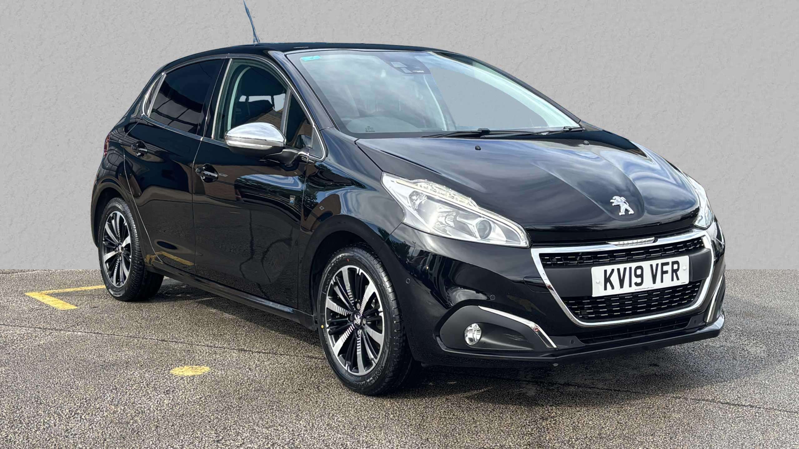 Main listing image - Peugeot 208