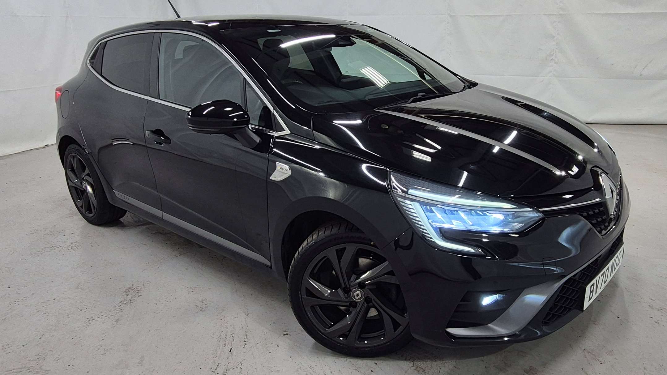 Main listing image - Renault Clio