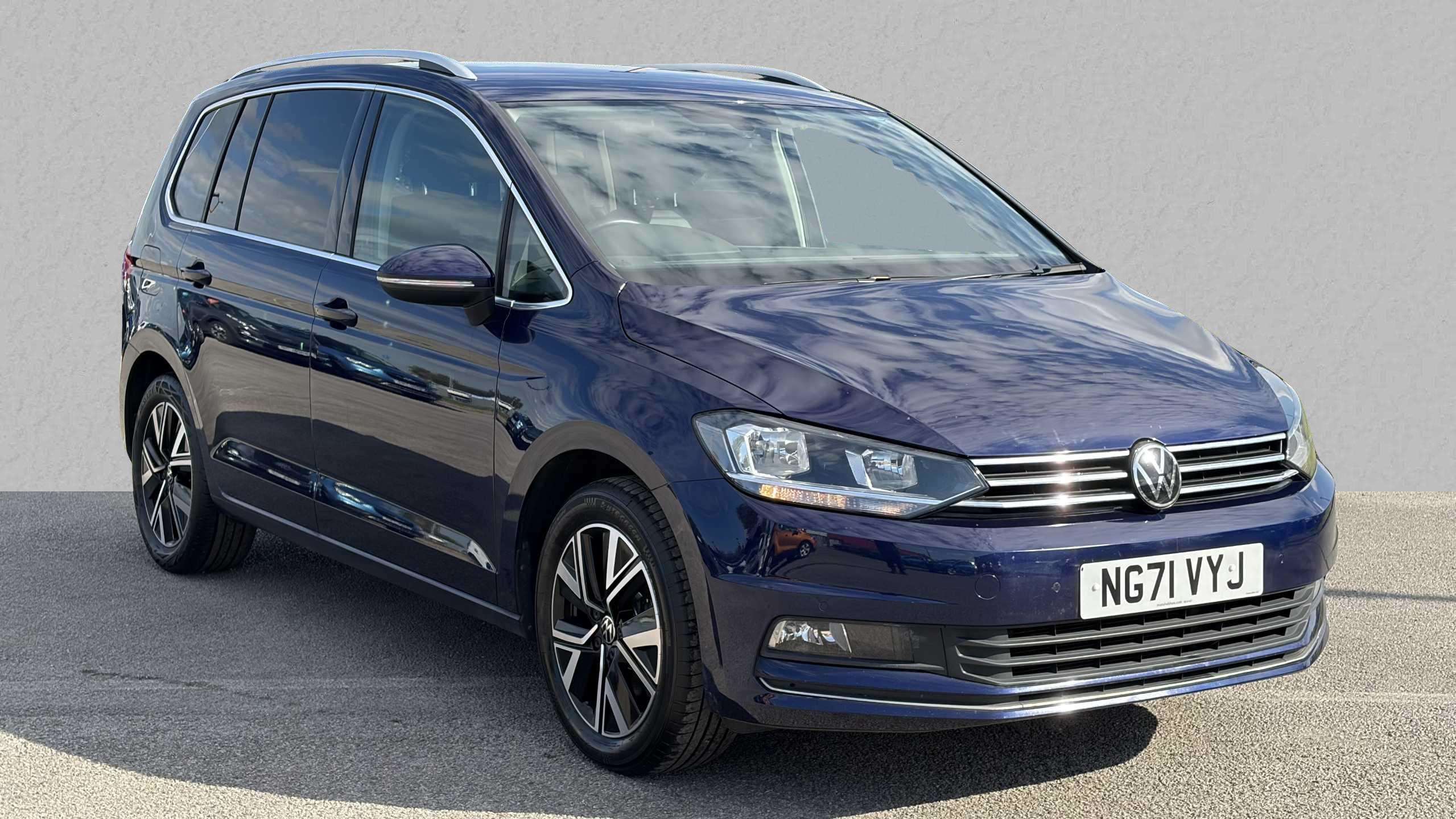 Main listing image - Volkswagen Touran
