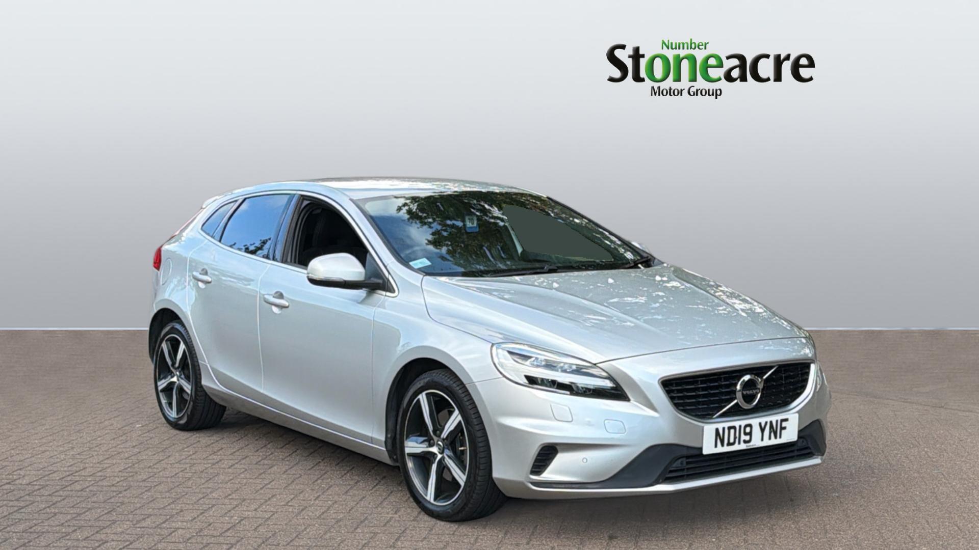 Main listing image - Volvo V40