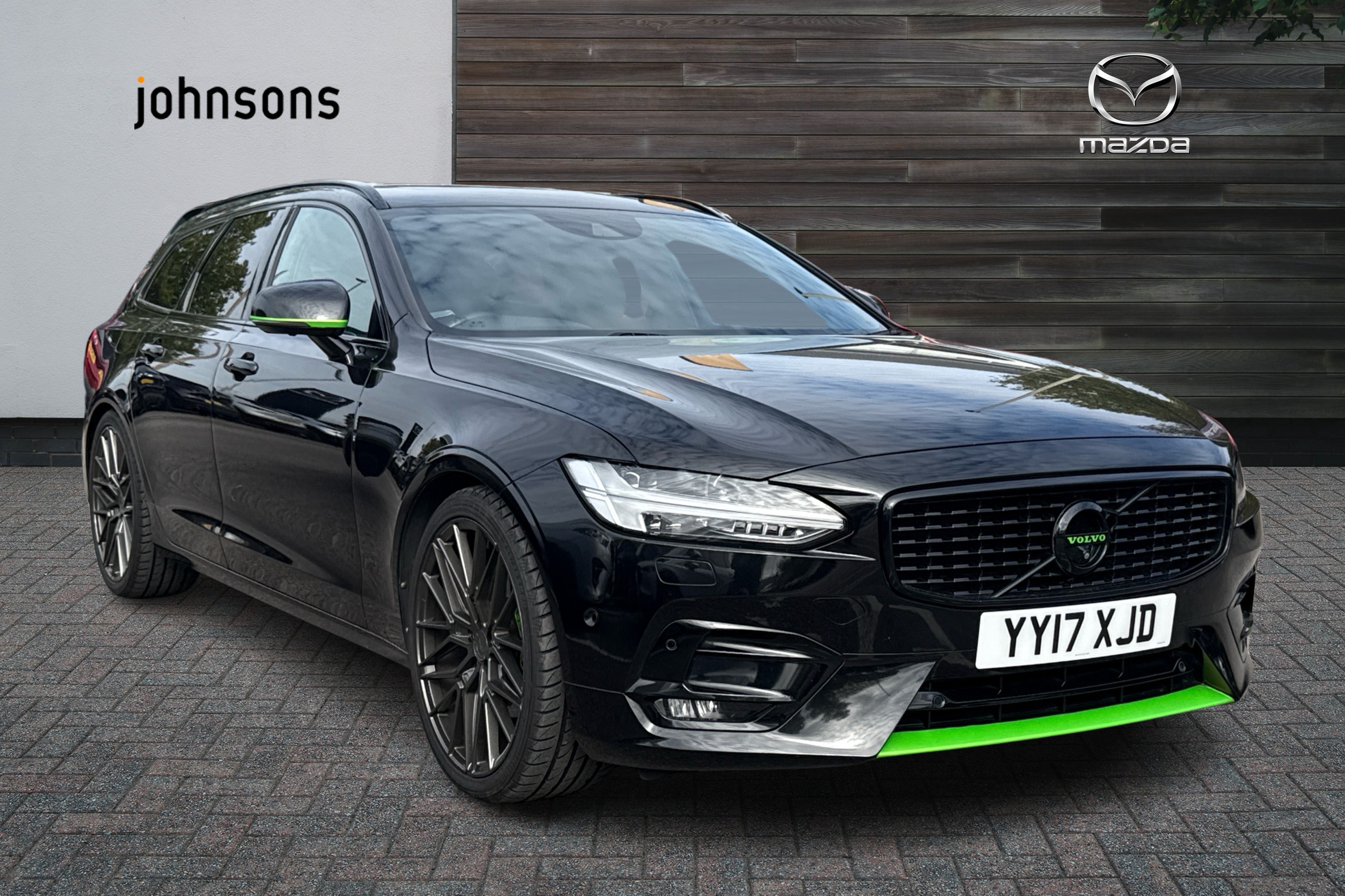 Main listing image - Volvo V90