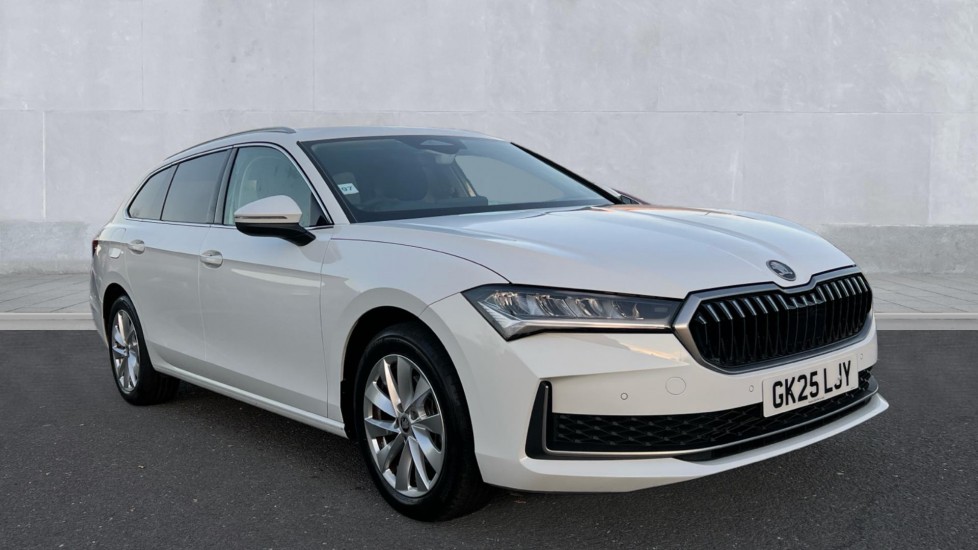 Main listing image - Skoda Superb Estate