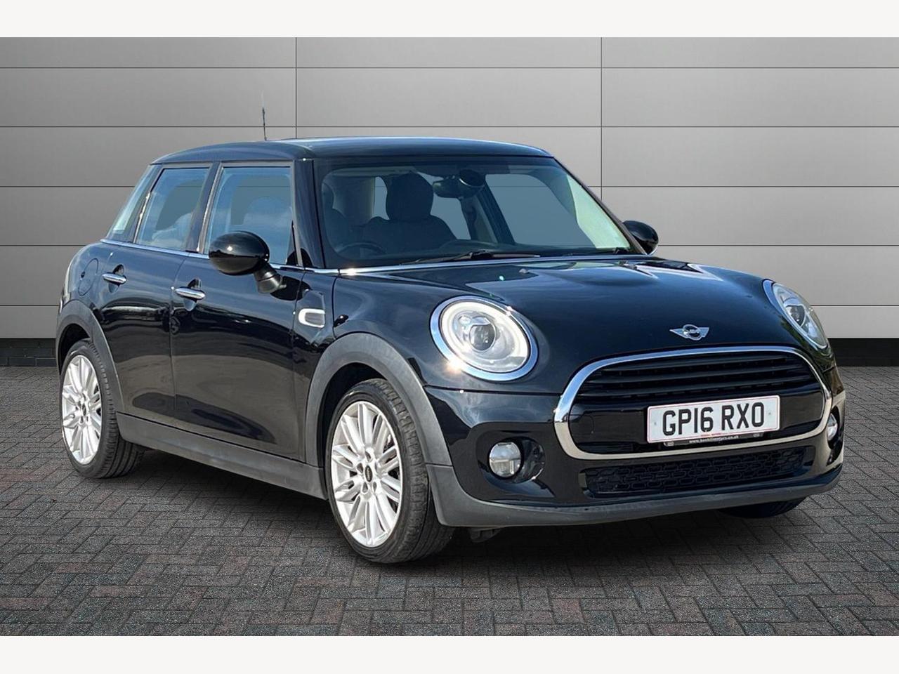 Main listing image - MINI Hatchback 5dr