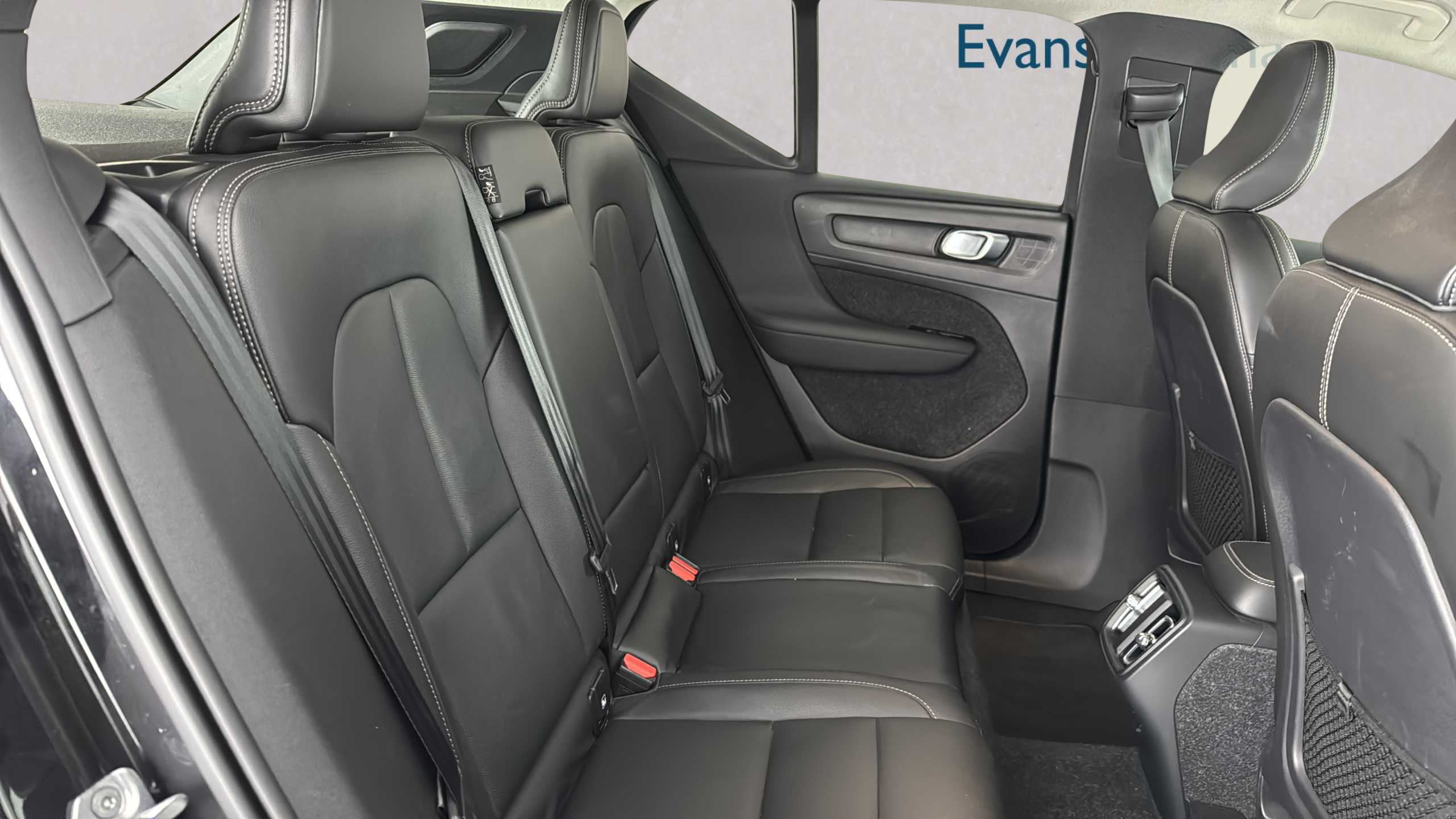 Main listing image - Volvo XC40