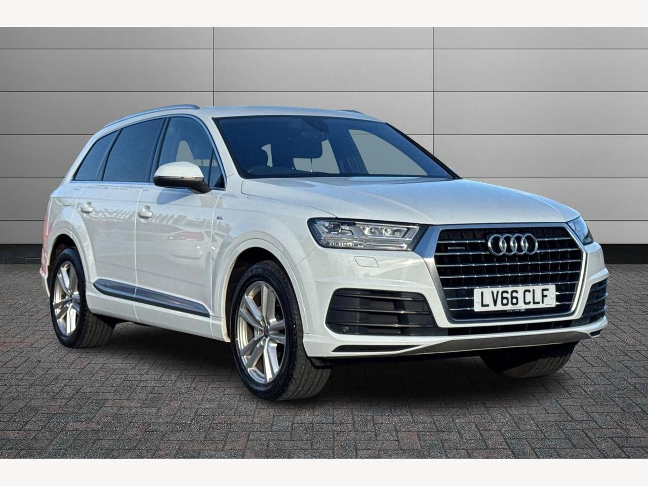 Main listing image - Audi Q7