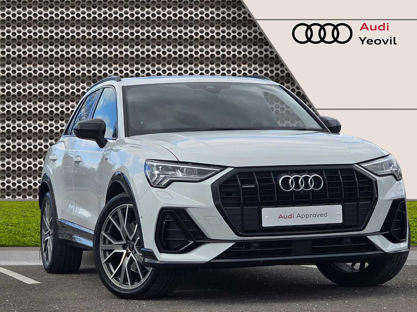 Main listing image - Audi Q3