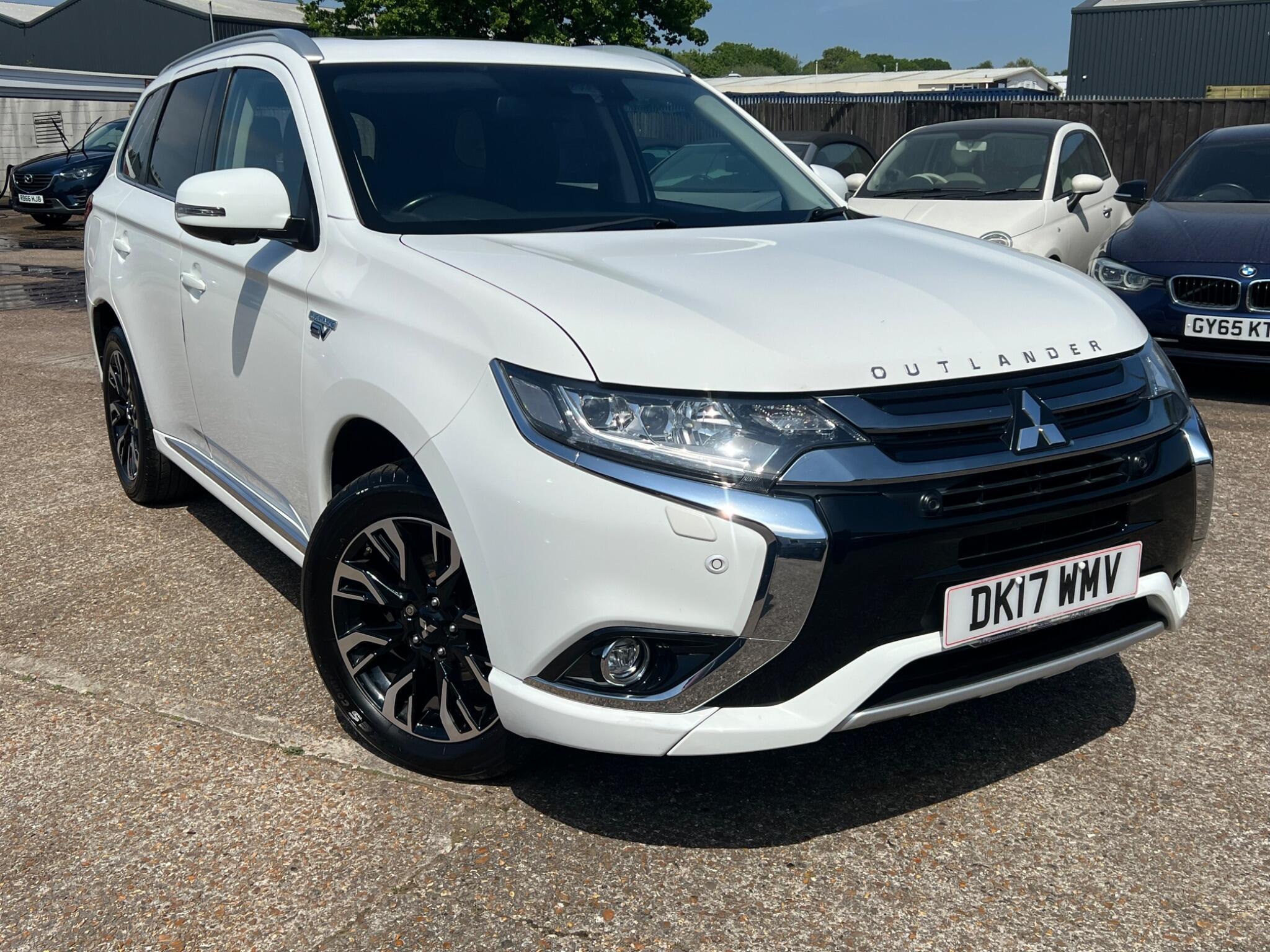 Main listing image - Mitsubishi Outlander