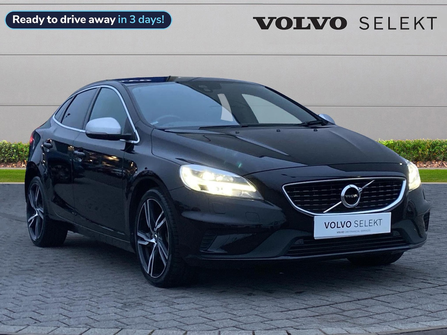 Main listing image - Volvo V40