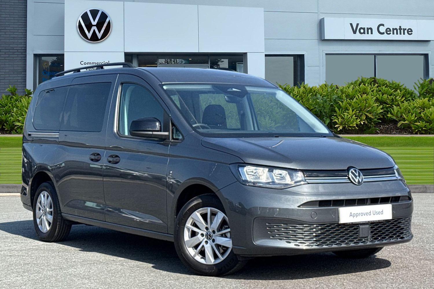 Main listing image - Volkswagen Caddy Maxi