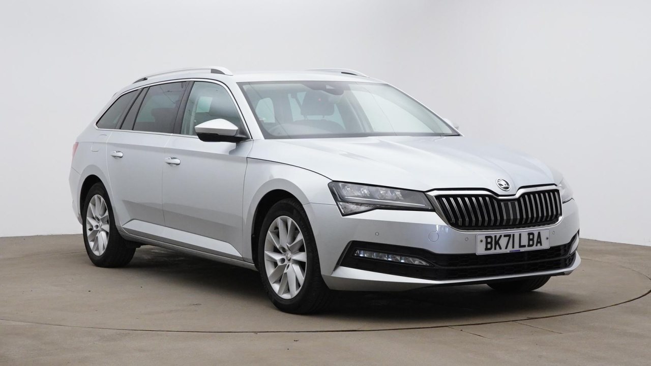 Main listing image - Skoda Superb Estate