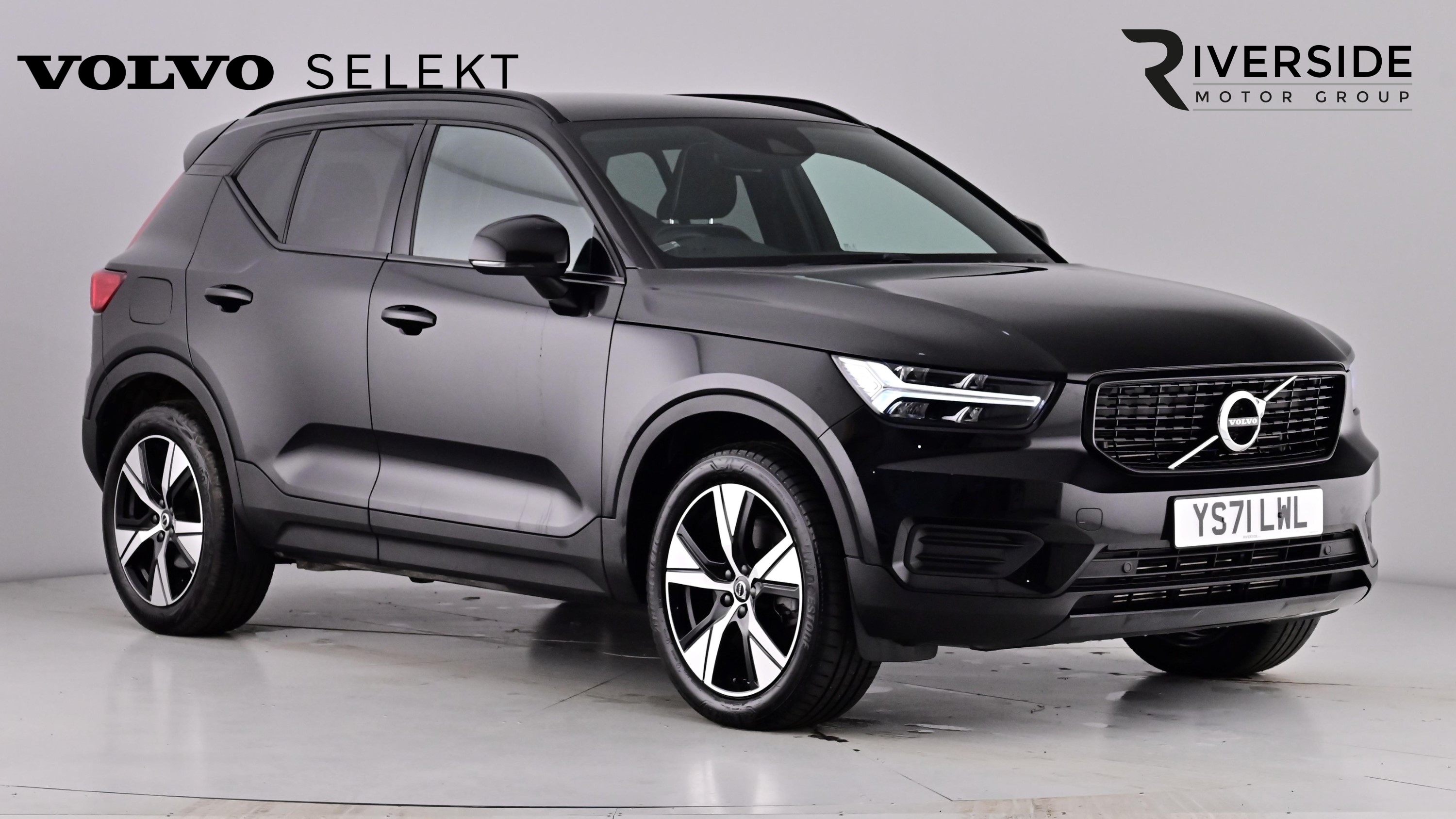 Main listing image - Volvo XC40 Recharge