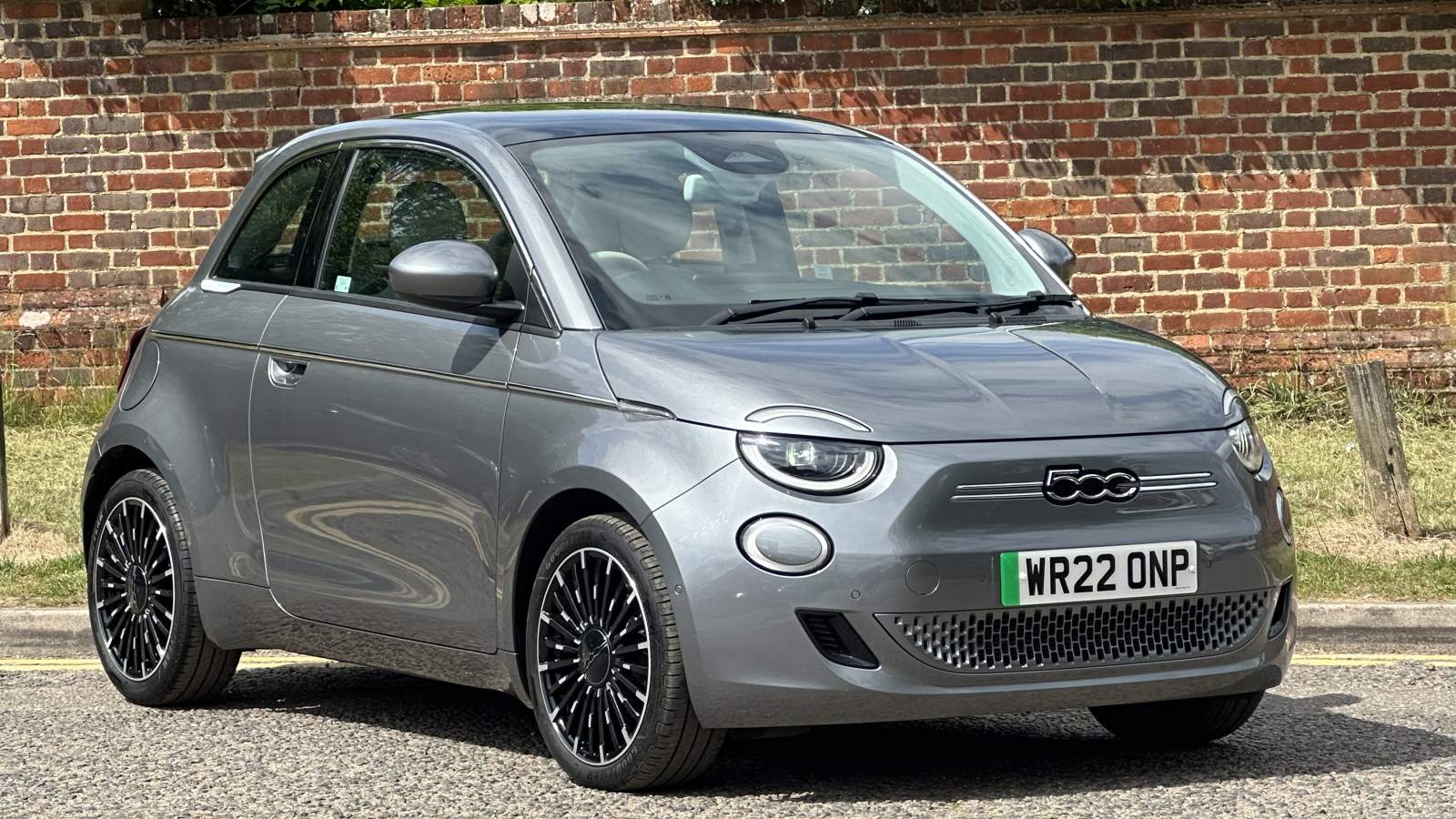 Main listing image - Fiat 500 Electric