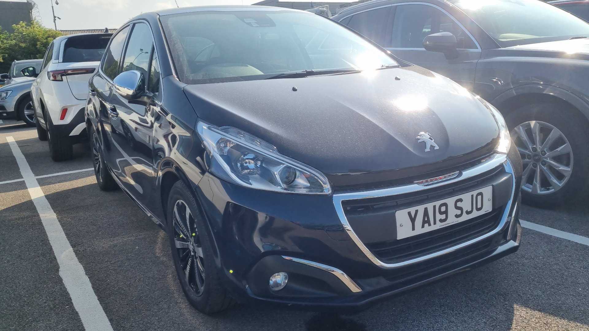 Main listing image - Peugeot 208