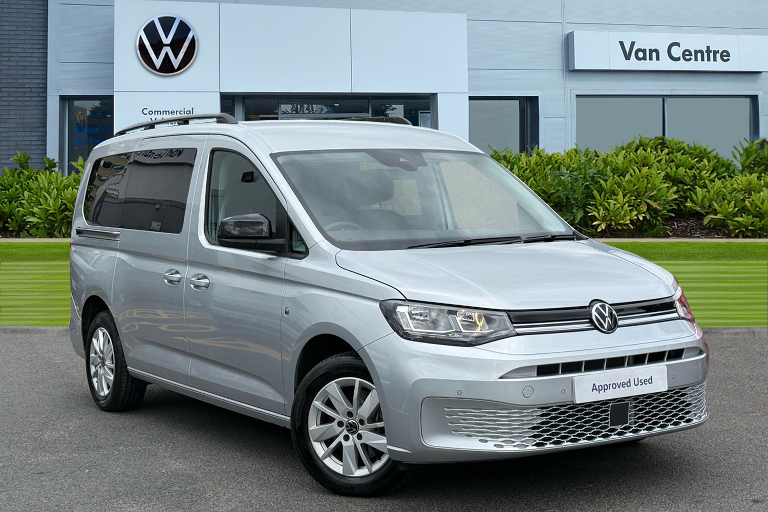 Main listing image - Volkswagen Caddy Maxi