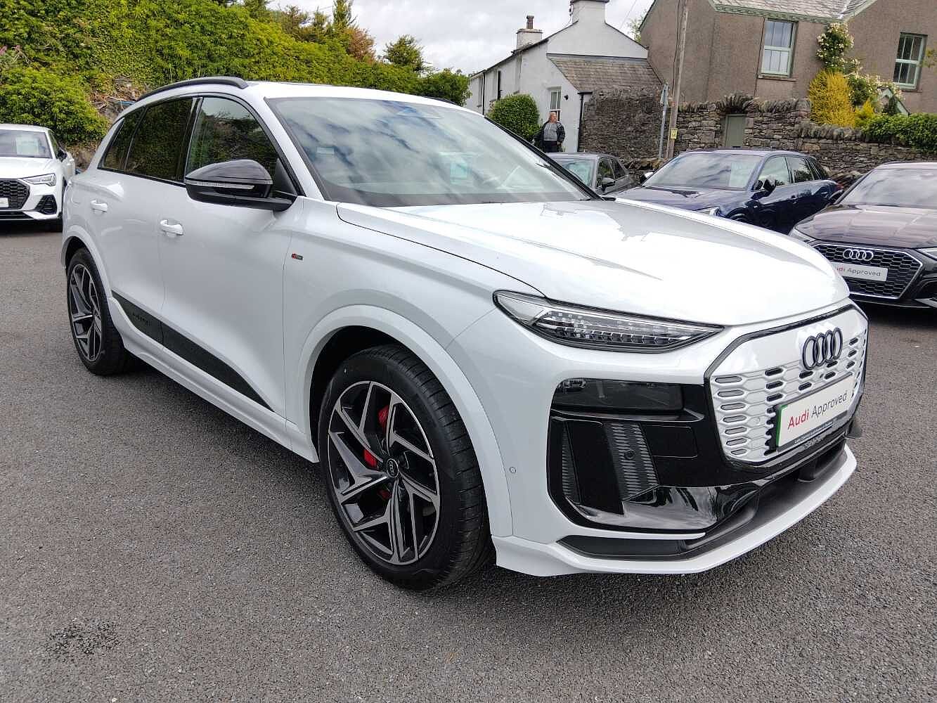 Main listing image - Audi Q6 e-tron