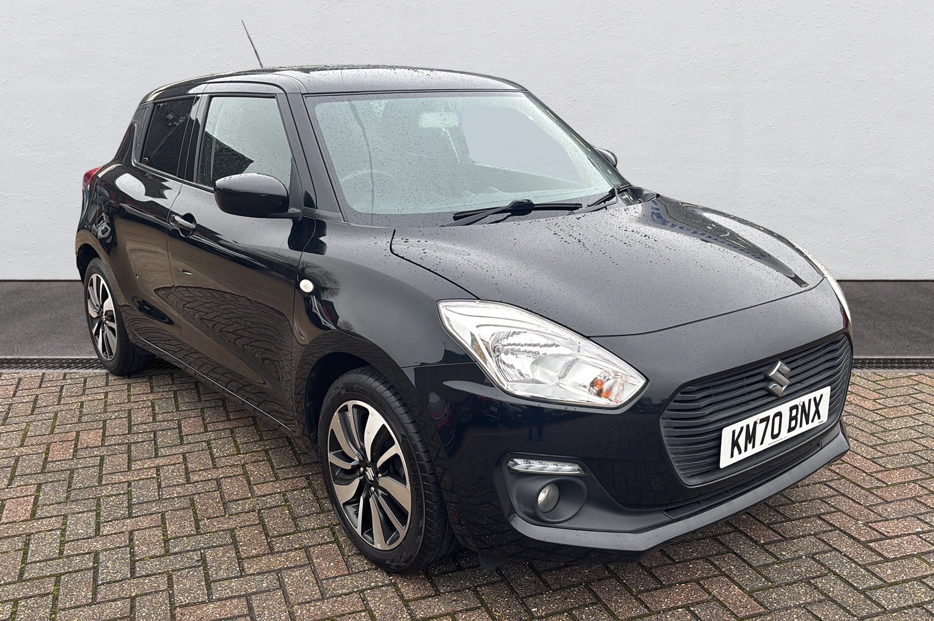 Main listing image - Suzuki Swift