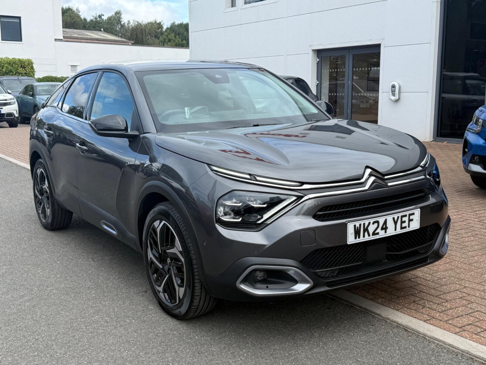 Main listing image - Citroen C4