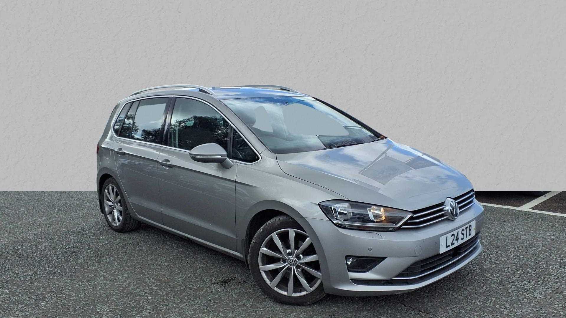 Main listing image - Volkswagen Golf SV