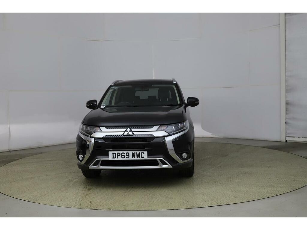 Main listing image - Mitsubishi Outlander