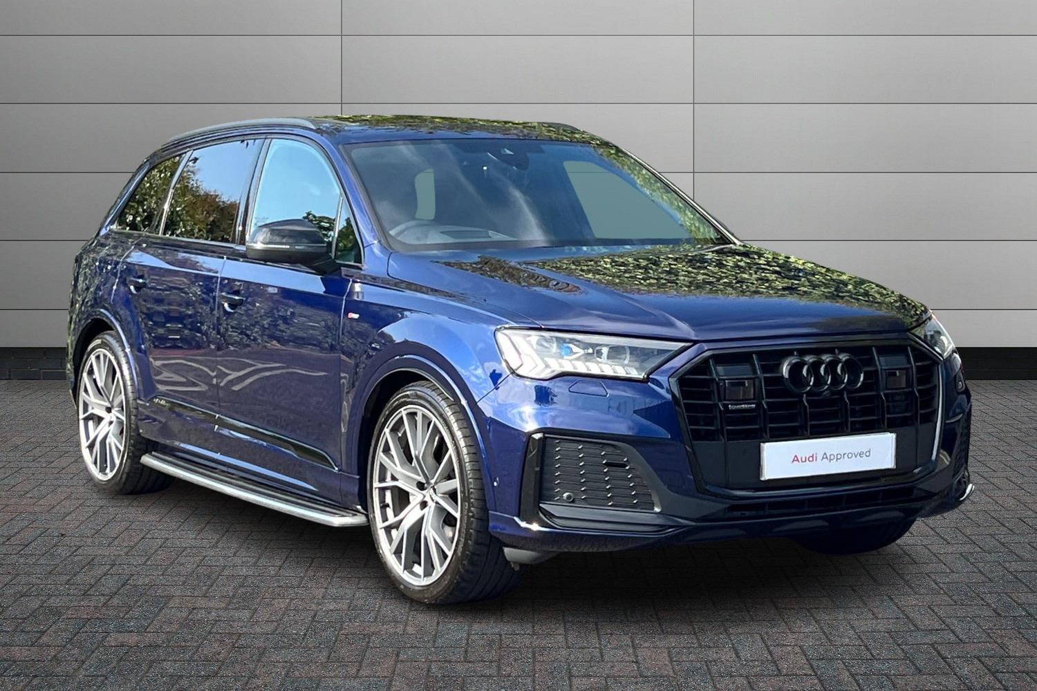 Main listing image - Audi Q7