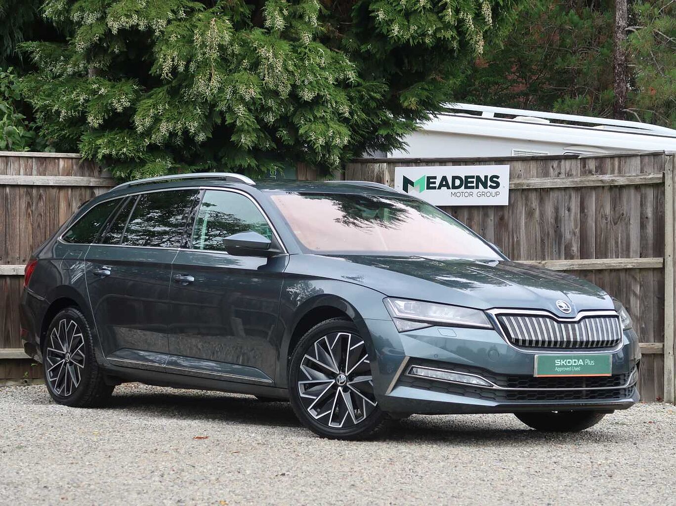 Main listing image - Skoda Superb Estate