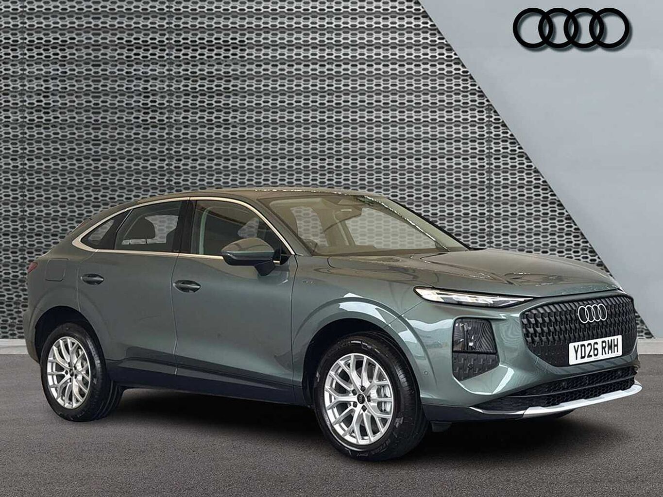 Main listing image - Audi Q3