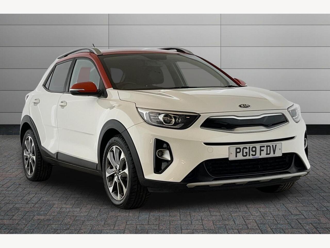 Main listing image - Kia Stonic