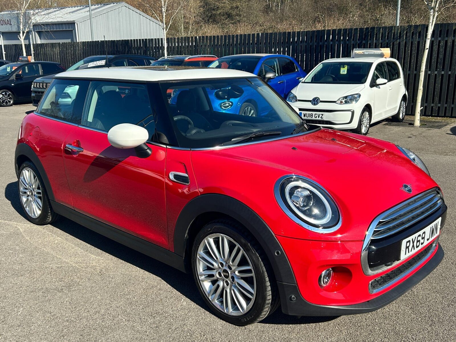 Main listing image - MINI Hatchback