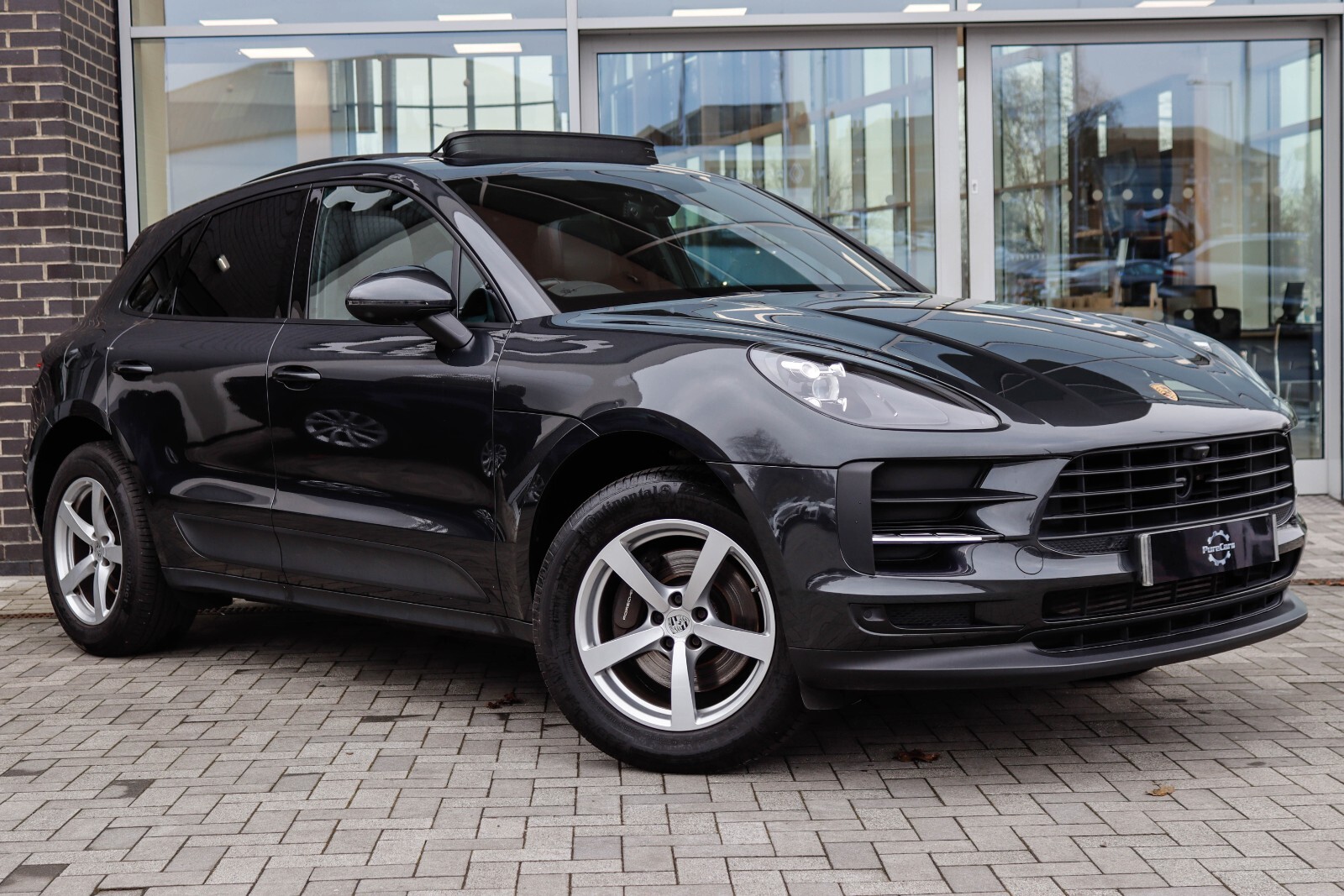 Main listing image - Porsche Macan