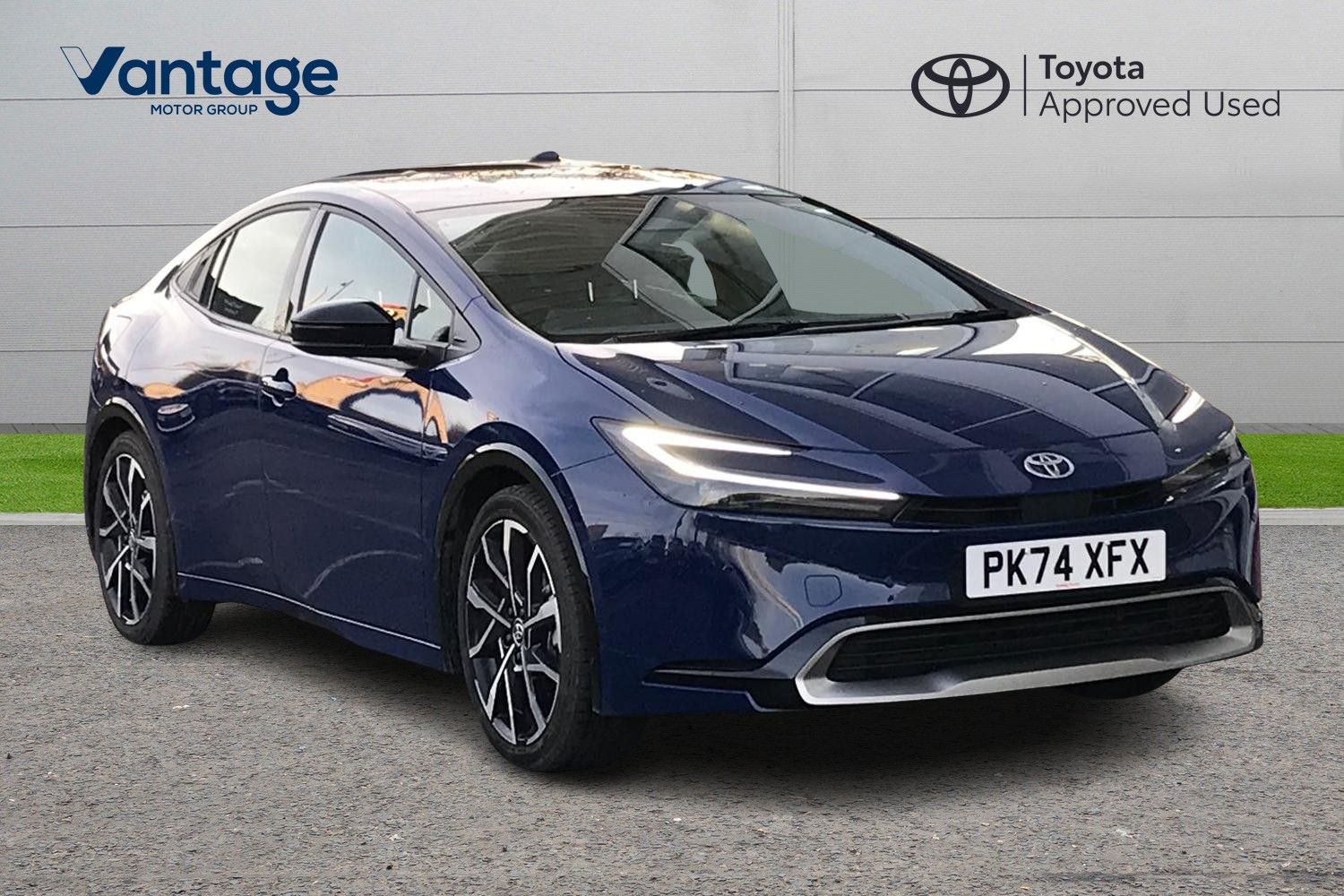 Main listing image - Toyota Prius Plug-In
