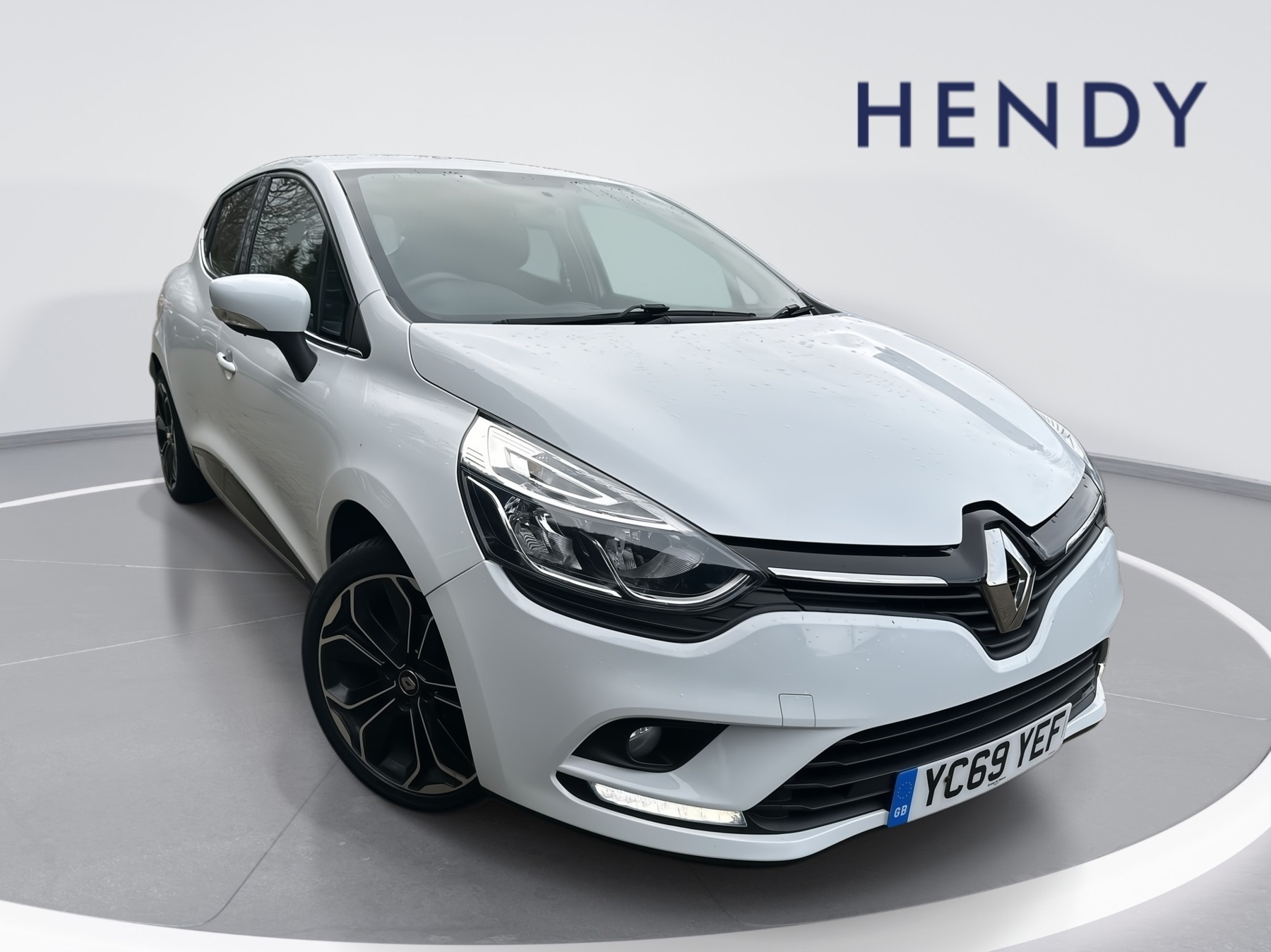 Main listing image - Renault Clio