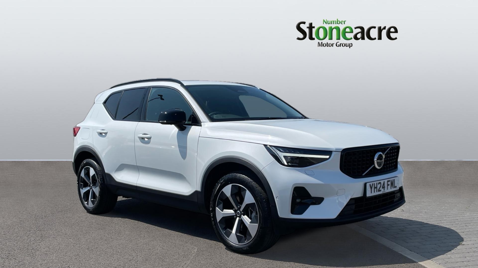 Main listing image - Volvo XC40
