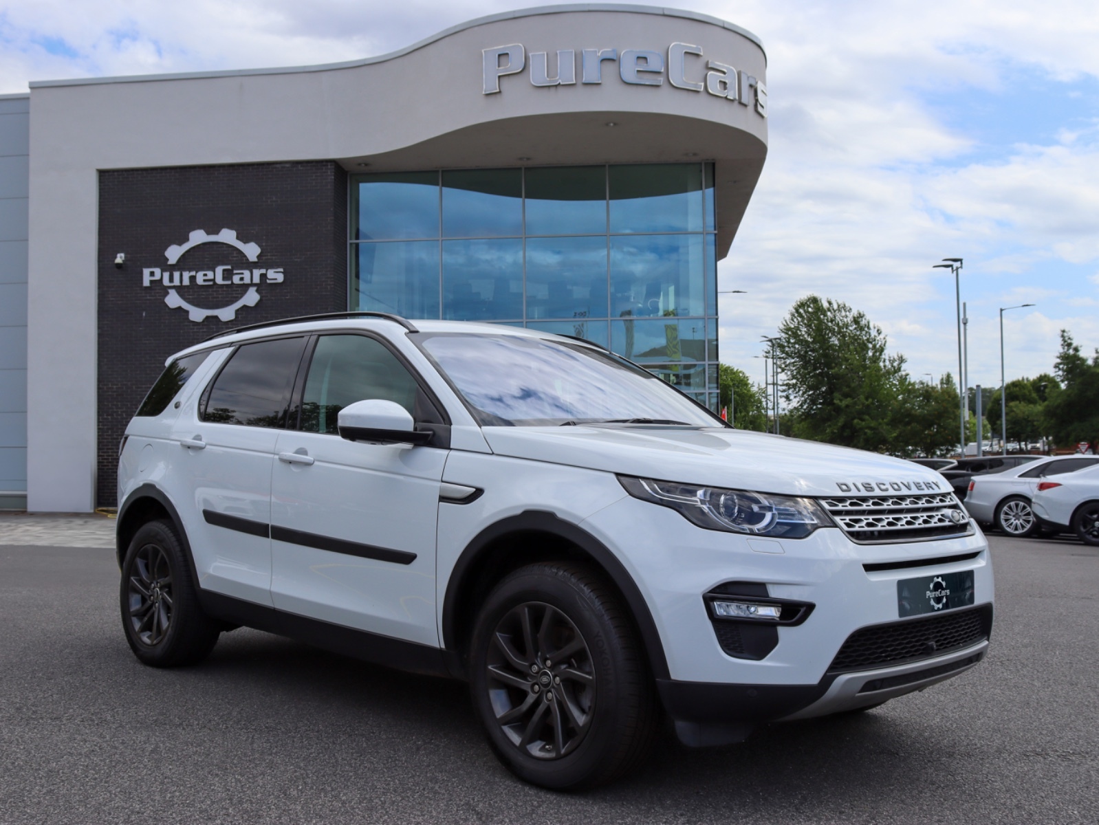 Main listing image - Land Rover Discovery Sport