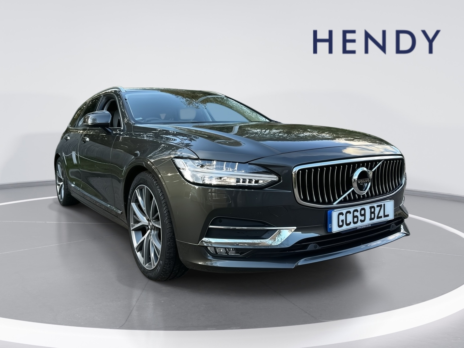 Main listing image - Volvo V90