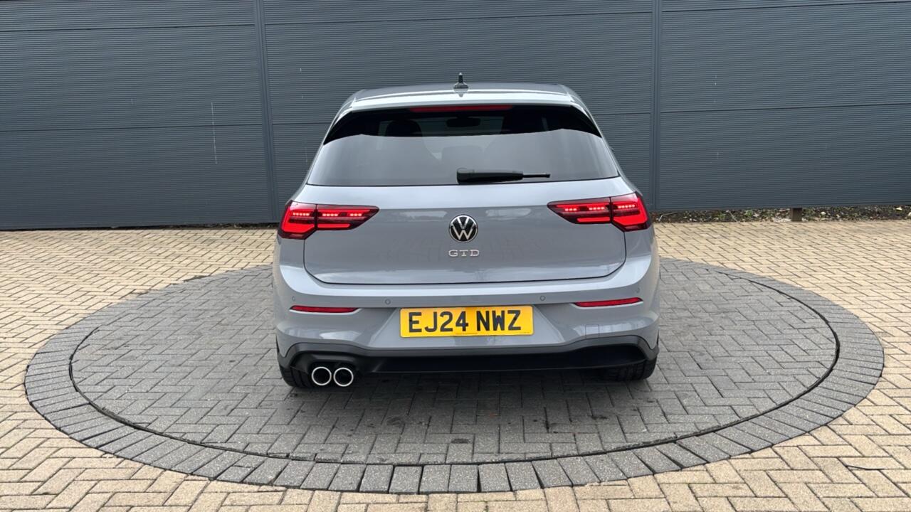 Main listing image - Volkswagen Golf